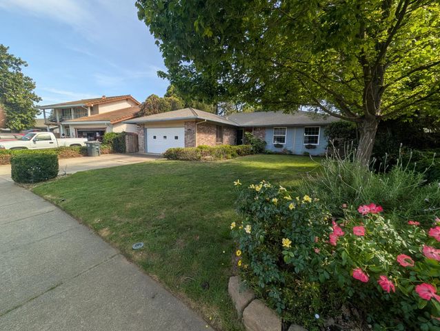 10000 El Chorlito Dr, Rancho Cordova, CA 95670