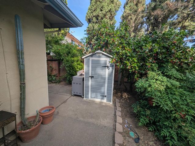 10000 El Chorlito Dr, Rancho Cordova, CA 95670