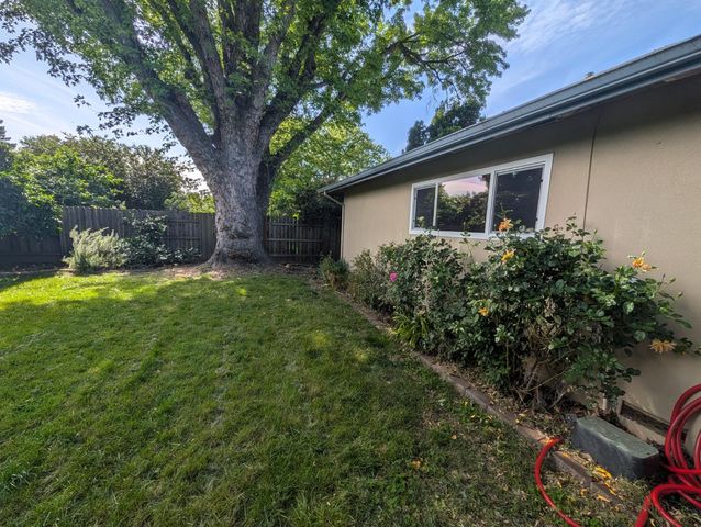 10000 El Chorlito Dr, Rancho Cordova, CA 95670