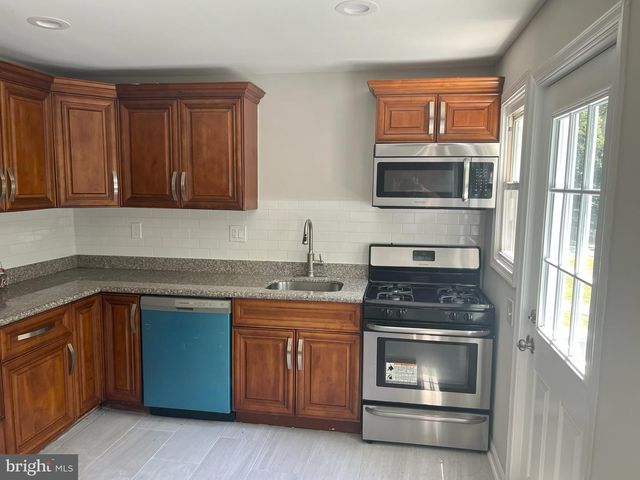 1703 LEE RD, Fort Washington, MD 20744