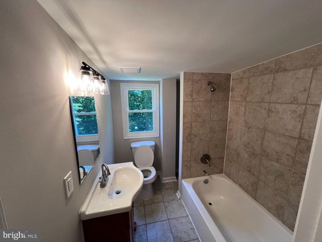 1703 LEE RD, Fort Washington, MD 20744