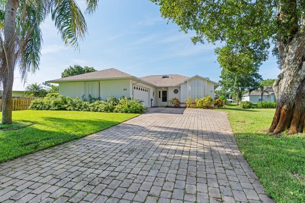 925 Claire Avenue, Sebastian, FL 32958