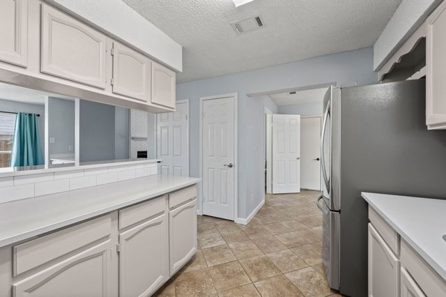 2621 Bayberry Lane, Euless, TX 76039