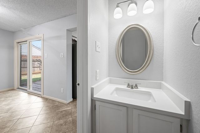 2621 Bayberry Lane, Euless, TX 76039