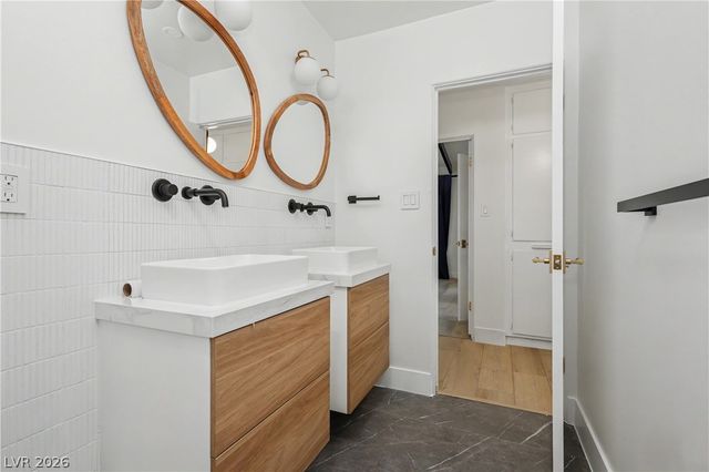 1131 Strong Drive, Las Vegas, NV 89102