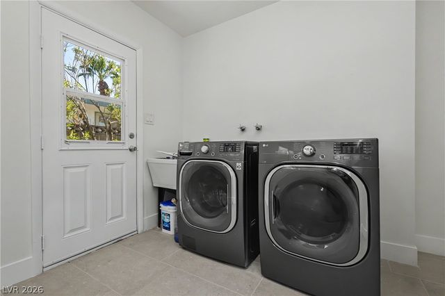 1131 Strong Drive, Las Vegas, NV 89102