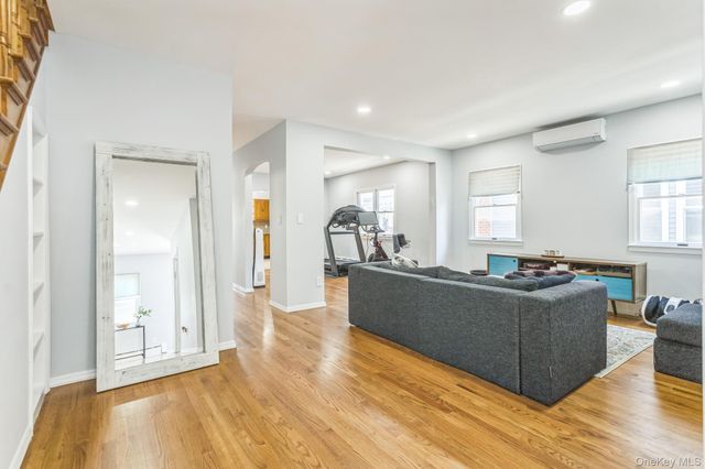 55 West Avenue, Lawrence, NY 11559