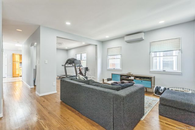 55 West Avenue, Lawrence, NY 11559