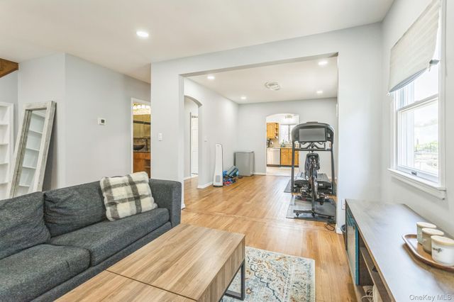 55 West Avenue, Lawrence, NY 11559