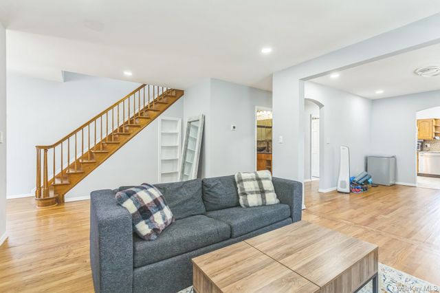 55 West Avenue, Lawrence, NY 11559