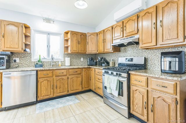 55 West Avenue, Lawrence, NY 11559