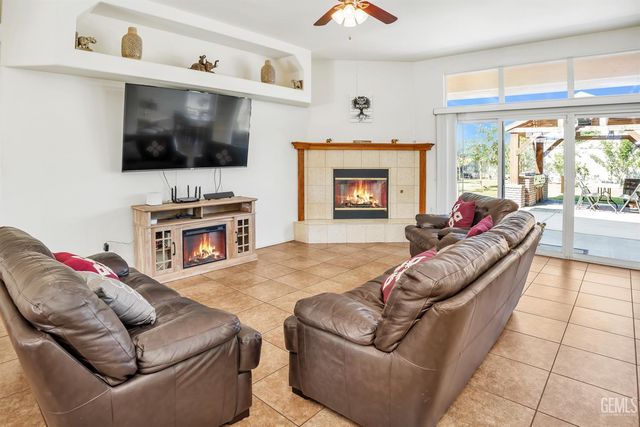 2441 Ollie Court, Bakersfield, CA 93314