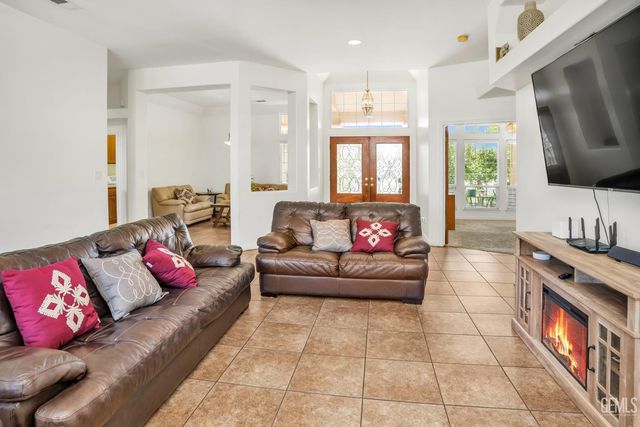 2441 Ollie Court, Bakersfield, CA 93314