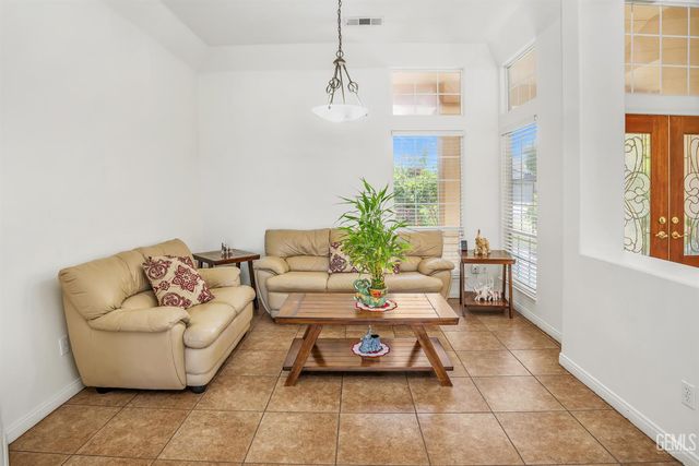 2441 Ollie Court, Bakersfield, CA 93314