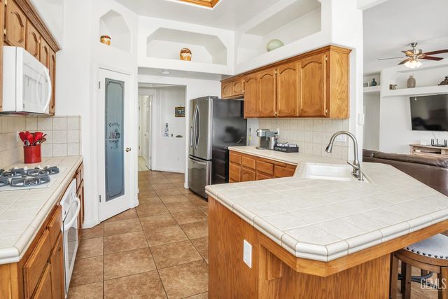 2441 Ollie Court, Bakersfield, CA 93314