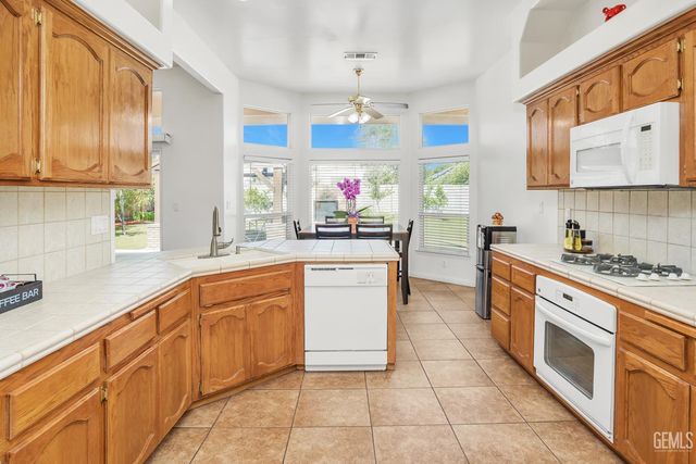 2441 Ollie Court, Bakersfield, CA 93314