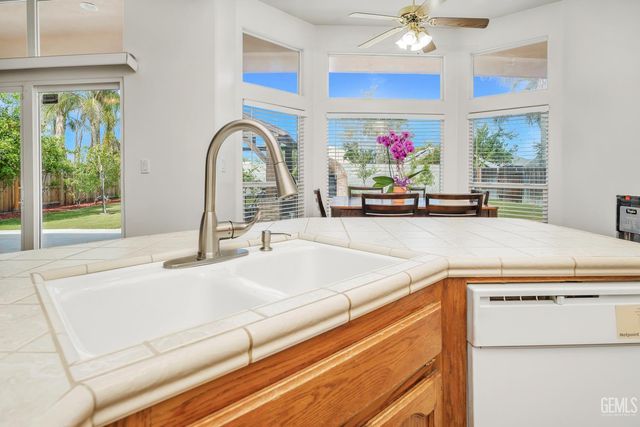 2441 Ollie Court, Bakersfield, CA 93314