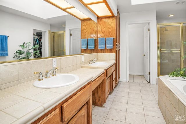 2441 Ollie Court, Bakersfield, CA 93314