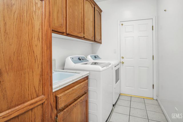 2441 Ollie Court, Bakersfield, CA 93314
