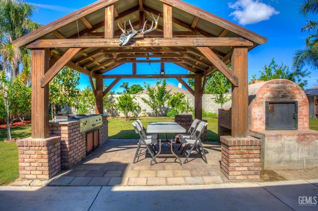 2441 Ollie Court, Bakersfield, CA 93314