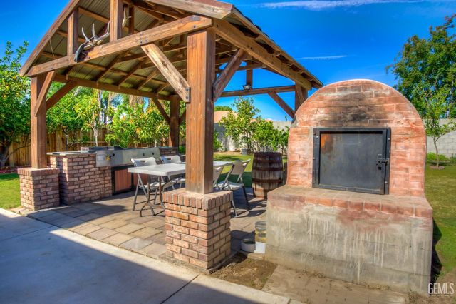 2441 Ollie Court, Bakersfield, CA 93314