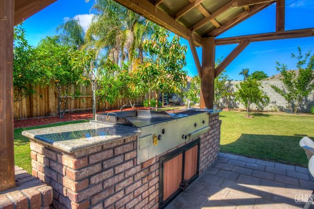 2441 Ollie Court, Bakersfield, CA 93314