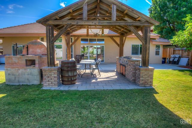 2441 Ollie Court, Bakersfield, CA 93314