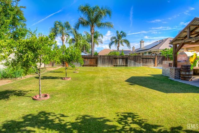 2441 Ollie Court, Bakersfield, CA 93314