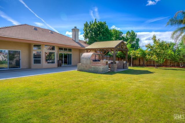 2441 Ollie Court, Bakersfield, CA 93314