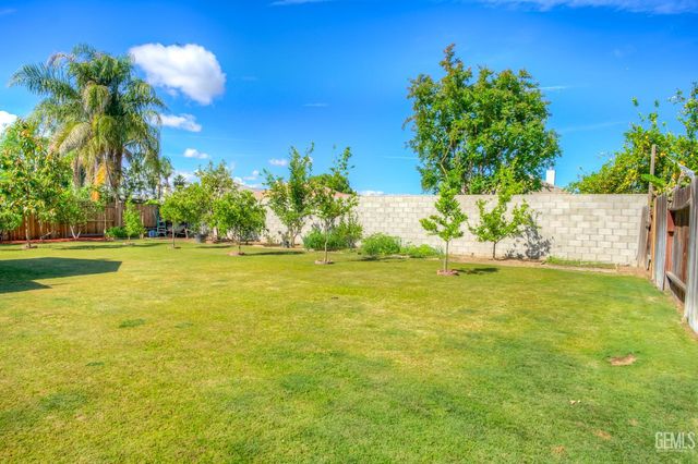 2441 Ollie Court, Bakersfield, CA 93314