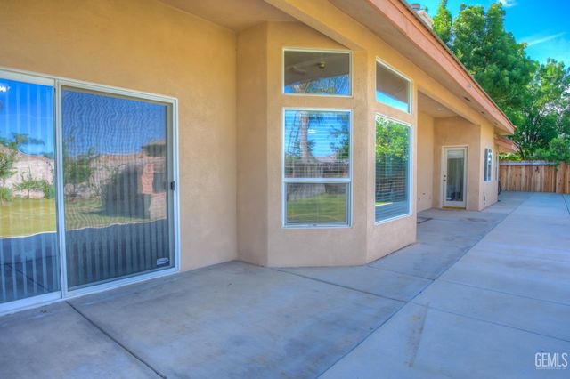 2441 Ollie Court, Bakersfield, CA 93314