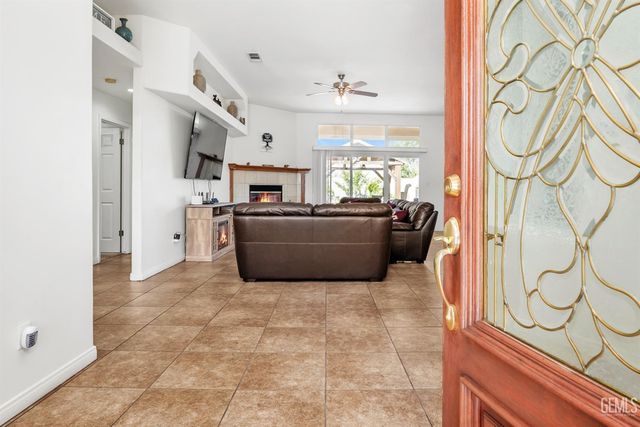 2441 Ollie Court, Bakersfield, CA 93314