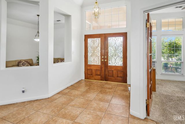 2441 Ollie Court, Bakersfield, CA 93314