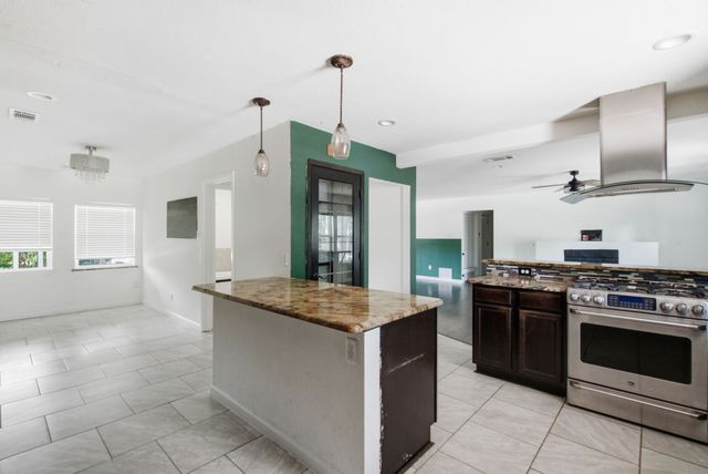 128 Redbird Lane N, Azle, TX 76020