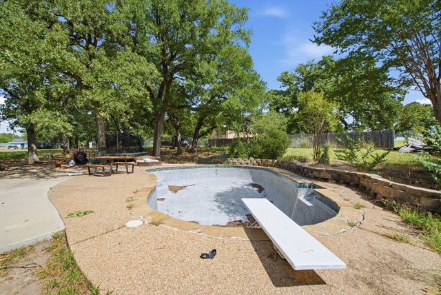 128 Redbird Lane N, Azle, TX 76020