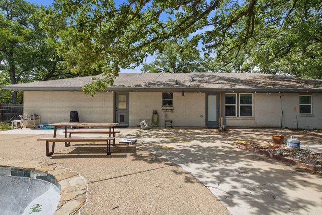 128 Redbird Lane N, Azle, TX 76020