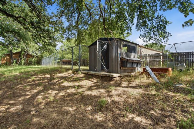 128 Redbird Lane N, Azle, TX 76020