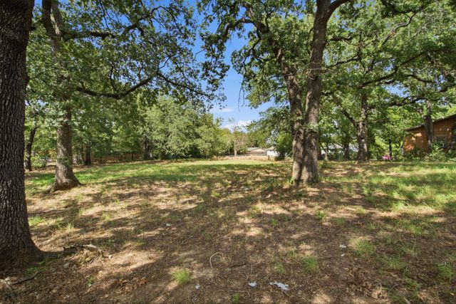 128 Redbird Lane N, Azle, TX 76020