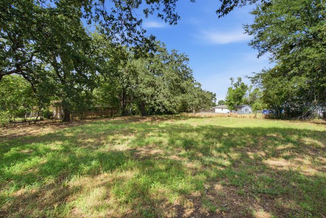 128 Redbird Lane N, Azle, TX 76020