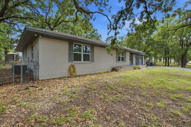128 Redbird Lane N, Azle, TX 76020