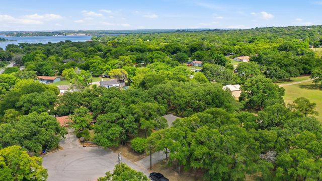 128 Redbird Lane N, Azle, TX 76020