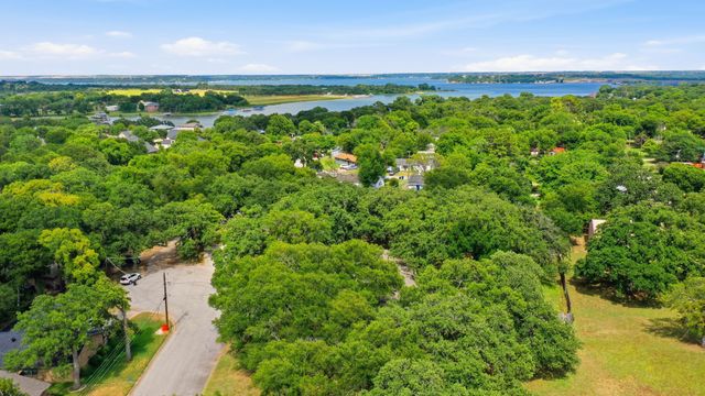 128 Redbird Lane N, Azle, TX 76020