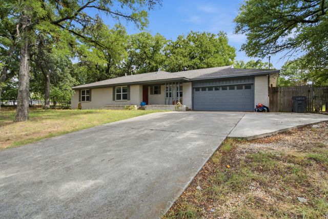 128 Redbird Lane N, Azle, TX 76020