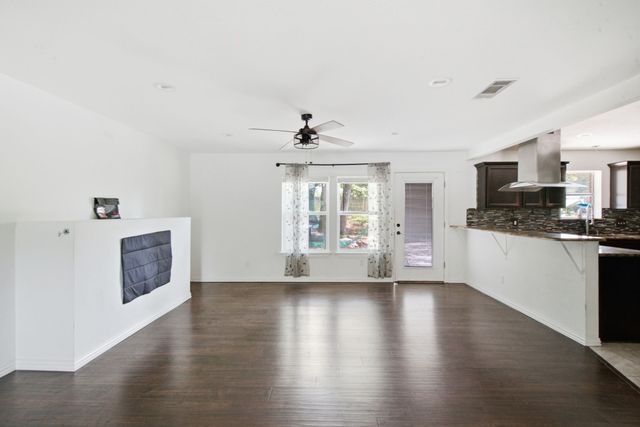 128 Redbird Lane N, Azle, TX 76020