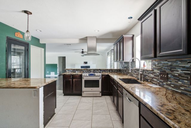 128 Redbird Lane N, Azle, TX 76020