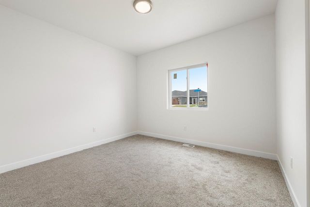 2708 21st St NW, Minot, ND 58703