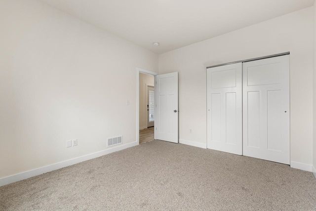 2708 21st St NW, Minot, ND 58703