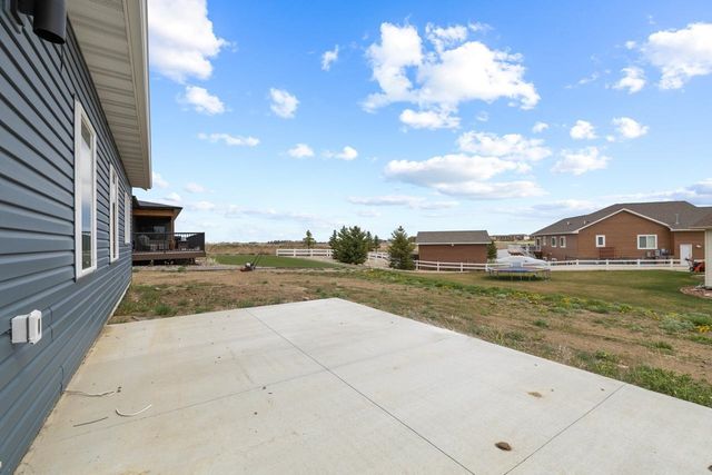 2708 21st St NW, Minot, ND 58703