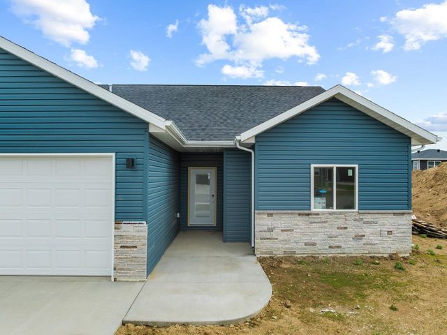 2708 21st St NW, Minot, ND 58703