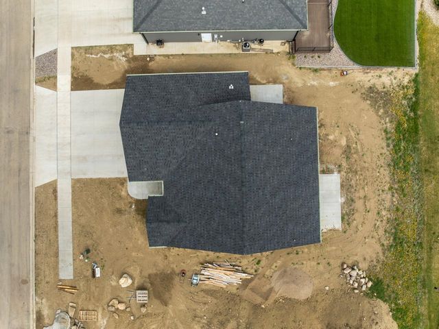 2708 21st St NW, Minot, ND 58703